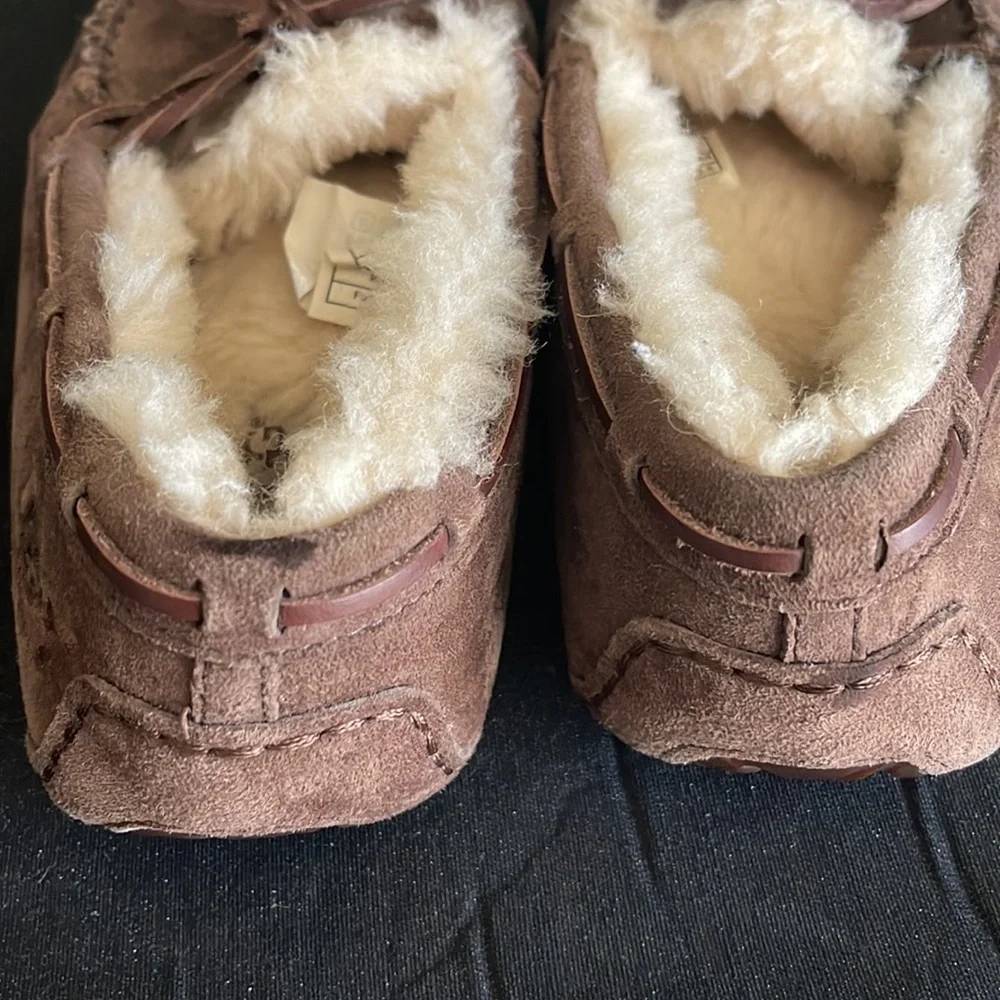 Gently used excellent condition ugh slippers - Picture 6 of 7